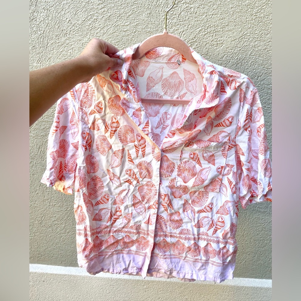 Marshalls White & Coral Shell Print Short Sleeve Blouse